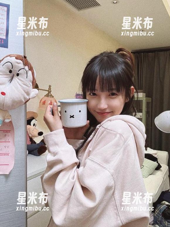 定制自拍：Bambi(밤비)带你走进她的照片背后故事.txt