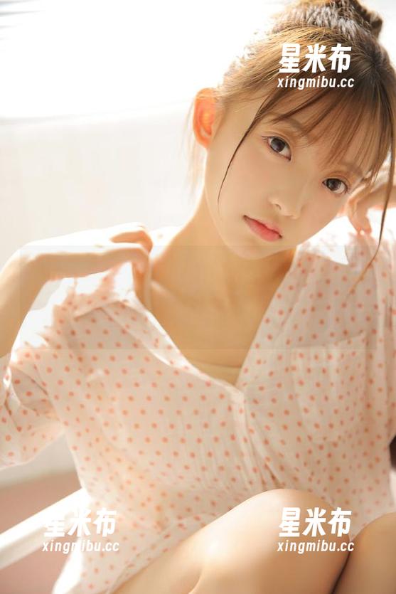 Feilin嗲囡囡 - 每一个细节都充满可爱，Emily顾奈奈酱的写真图片让你甜蜜不已.txt