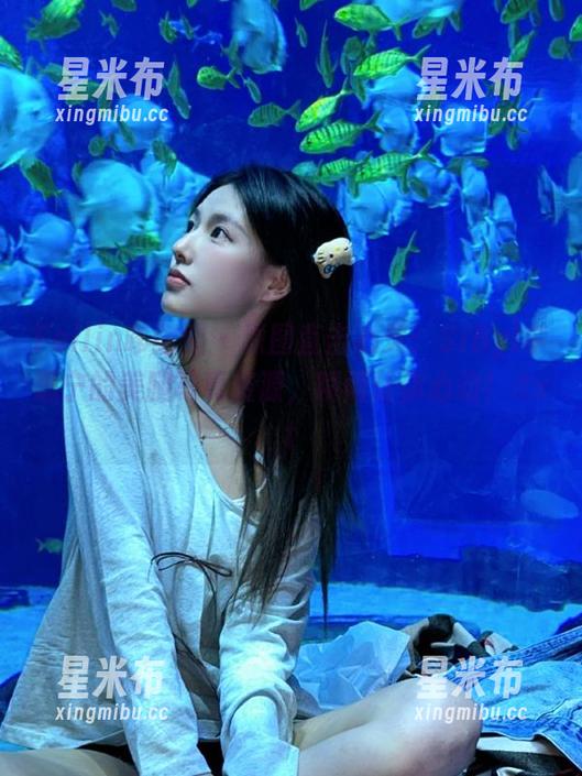 Feilin嗲囡囡 - 原图直击心灵：SiByl李思宁的美腿写真资源，瞬间让你心动！.txt