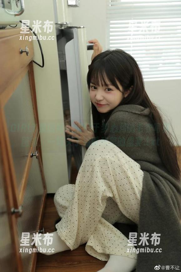 GIRLT果团网 - 沉醉于梦心月的毛衣写真图集：一场关于温暖和美的盛宴.txt