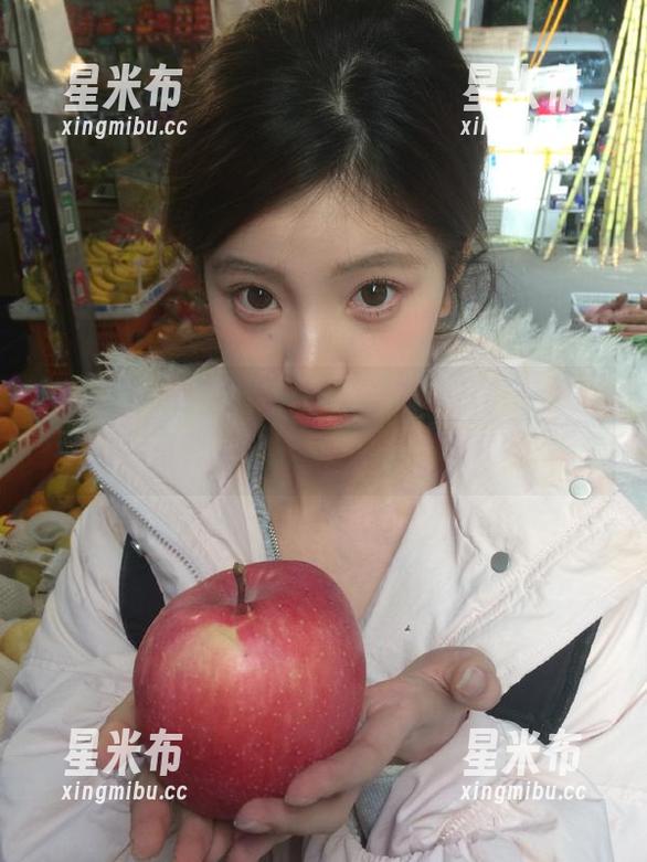 HuaYang花漾 - 飞往天空的娜露Selena空姐，写真美图记录每个精彩瞬间！.txt