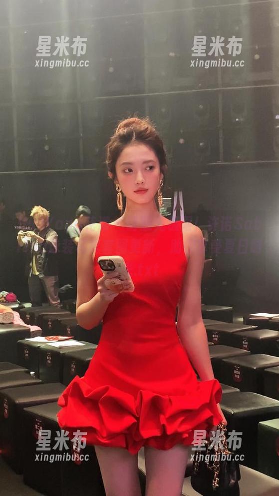 HuaYang花漾-许诺Sabrina HuaYang花漾 - 诱惑无极限!许诺Sabrina泳装写真套图更新,助你享受夏日时光.txt