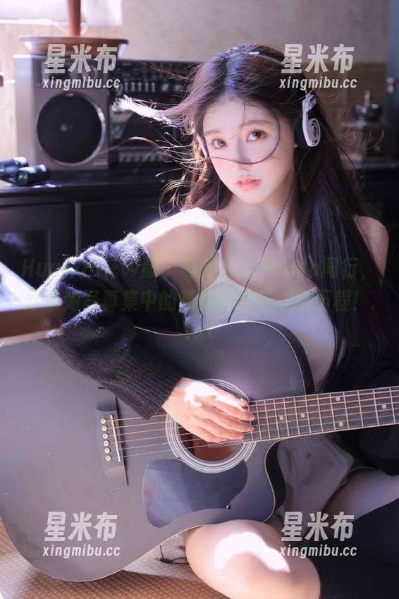 HuaYan花の颜 - 与伊小七MoMo同行，分享她写真集中的精美套装与心路历程！.txt