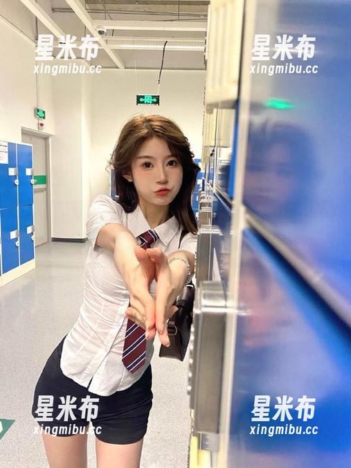 ISHOW爱秀-Penny ISHOW爱秀 - 从容优雅,Penny吊带高清照片捕捉那些难忘的瞬间.txt