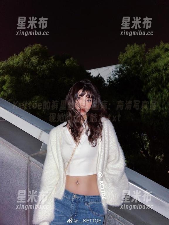 Kettoe的裤里丝艺术图库：高清写真呈现她的个性魅力.txt
