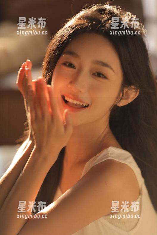 MiiTao蜜桃社 - 经典永恒：高清静香Mandy红裙写真资源，展现女性的柔美与力量.txt