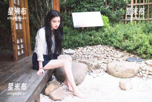 TGOD推女神 - 汪佩妮Penny裸足写真之旅：多样图包展示她的自然优雅与个性气质.txt