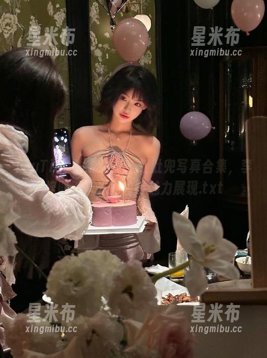 TouTiao头条女神 - 红肚兜写真合集，李梓熙无圣光的独特魅力展现.txt
