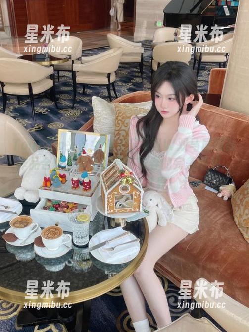 TouTiao头条女神 - 苏可可W双马尾摄影作品合集，带来时尚与青春的完美图片，仿佛置身于梦幻的世界！.txt