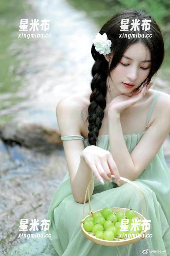 UGirls尤果网 - 张馥棋的办公室写真：无圣光图片，职场魅力与时尚完美融合！.txt