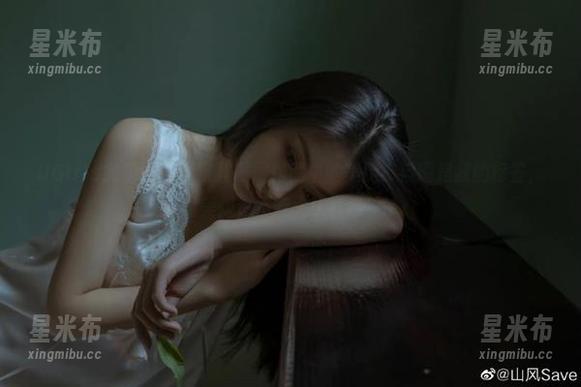 UGirls尤果网-李宝儿 UGirls尤果网 - 李宝儿私房作品中的美腿:自嘲是我的标签,腿虽美却也不能太认真哦!.txt