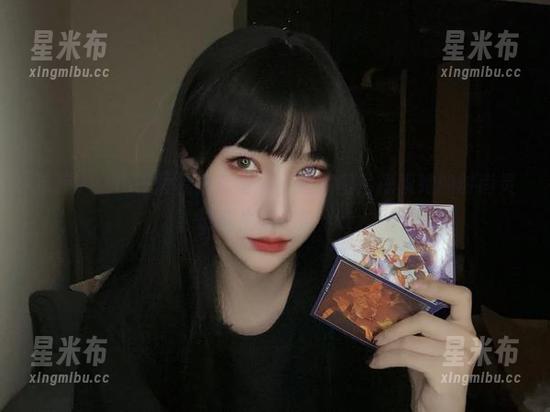 追踪Vams子短裙全套写真，通过图片探索她的时尚灵感与生活态度.txt