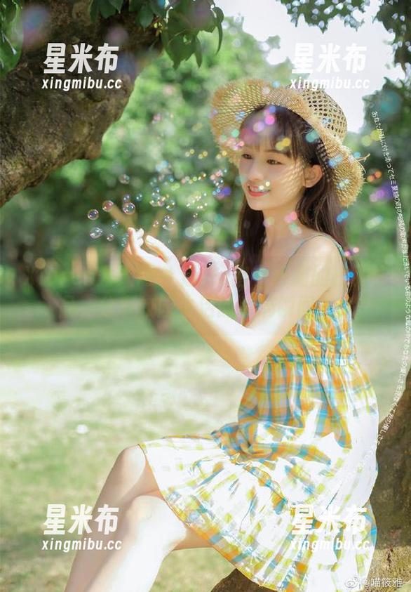 Xiuren秀人网 - 走进e宝小野猫的校服作品，分享校园生活的点滴瞬间.txt