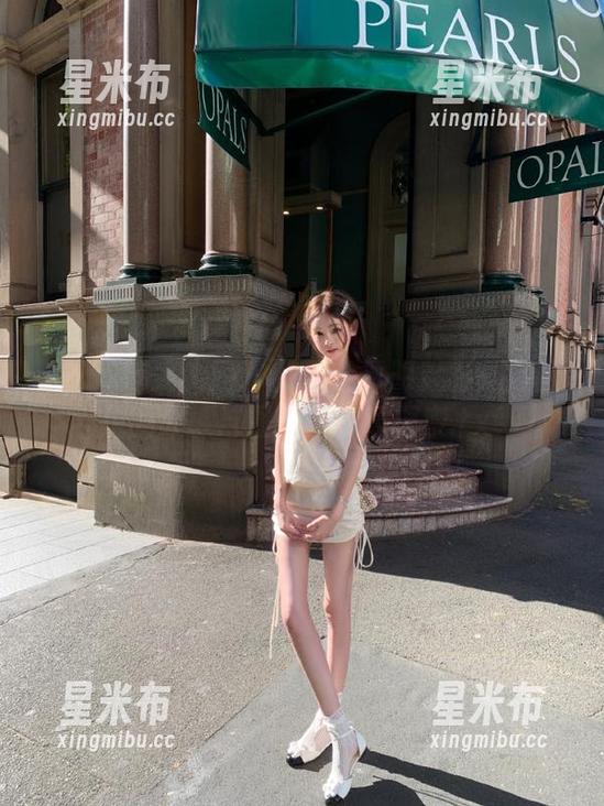 Xiuren秀人网-月酱儿 Xiuren秀人网 - 月酱儿透明魅影:原图里的故事与图册的诗意探索.txt