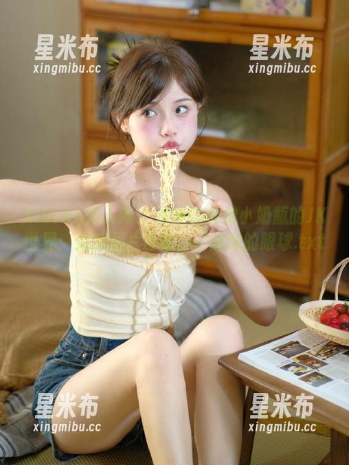 Xiuren秀人网 - 漫步在柚柚小奶瓶的JK世界：绝美图片合集，闪耀你的眼球.txt
