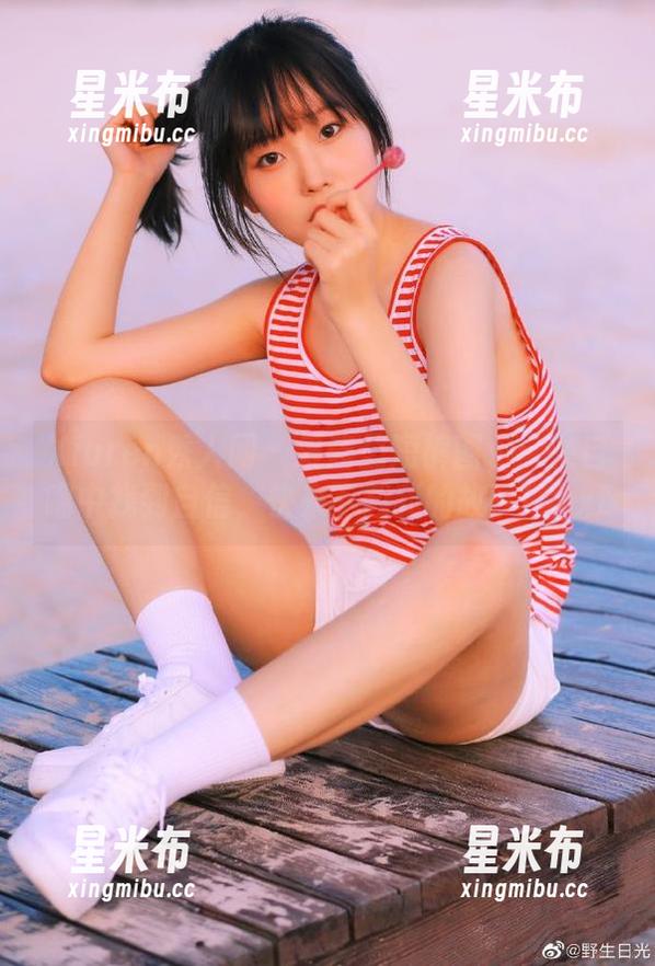 Xiuren秀人网-爱酱里 Xiuren秀人网 - 爱酱里短裤图包:在自嘲中找到自信,快来下载我的故事!.txt