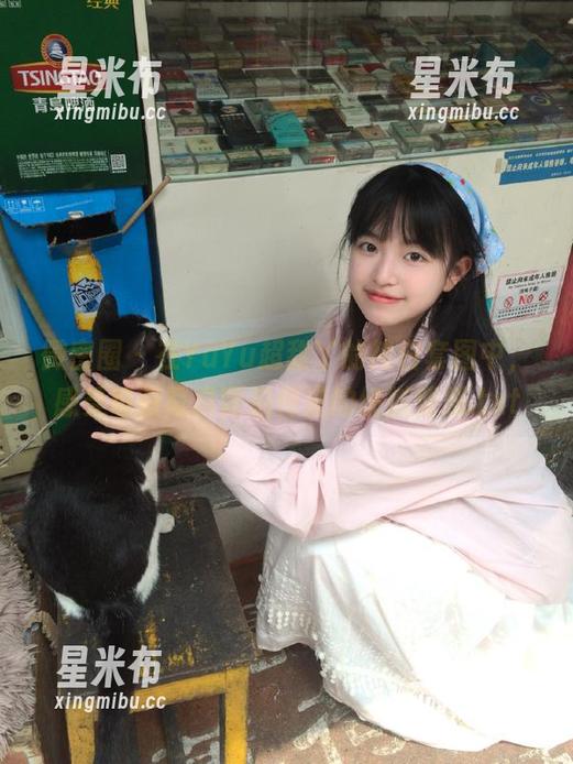 微密圈 - 在YuYu超甜丫的纯白套图中，感受每张写真背后传递的细腻情感.txt