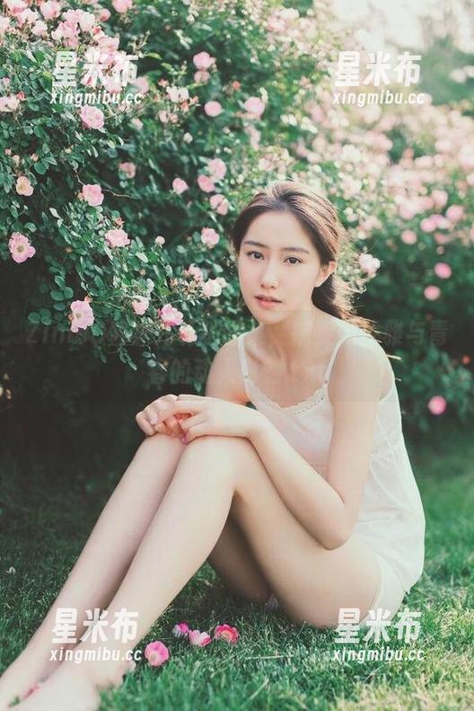 ZinieQ韩珠儿私拍图集，捕捉她优雅与青春的动人时刻.txt