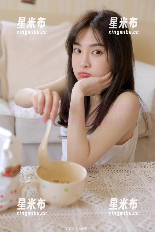 沉浸于ZinieQ油亮艺术：获取独家写真资源合集，体验视觉盛筵.txt