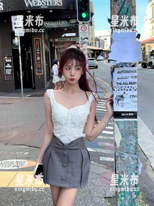 asagiriai(爱ちゃん)的全套礼服写真，展现她的风采与自信之美.txt