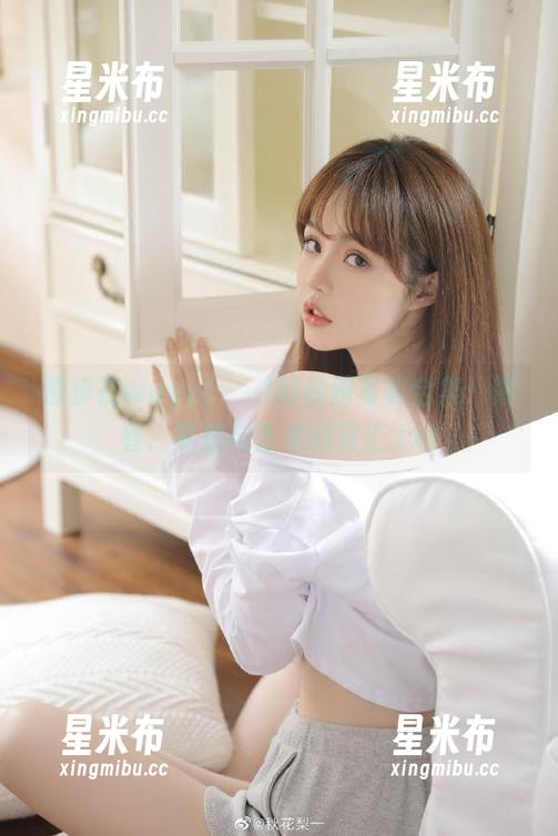 漫步在wuyo(우요)的校园写真全集：青春、梦想与艺术的交汇.txt