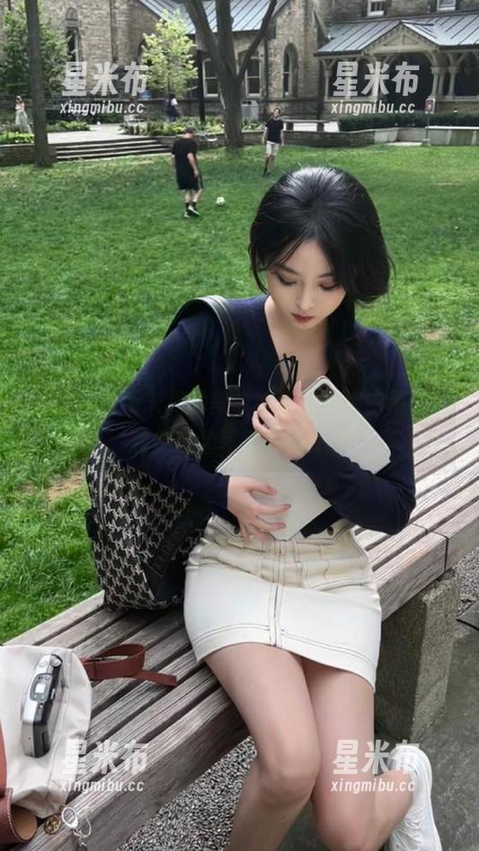 丽柜-婷婷 丽柜 - 前所未见的美,婷婷在图库中展示的独特套装写真作品.txt