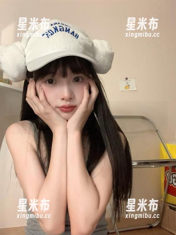 丽柜 - 带您领略子晴内衣写真精选：从优雅到性感的多变风采解析.txt