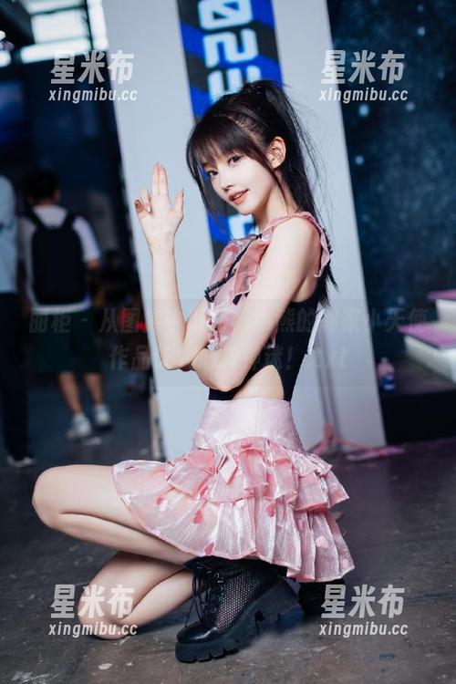 丽柜 - 从图库中取材，小熊的邻家小天使作品让人心醉神迷！.txt