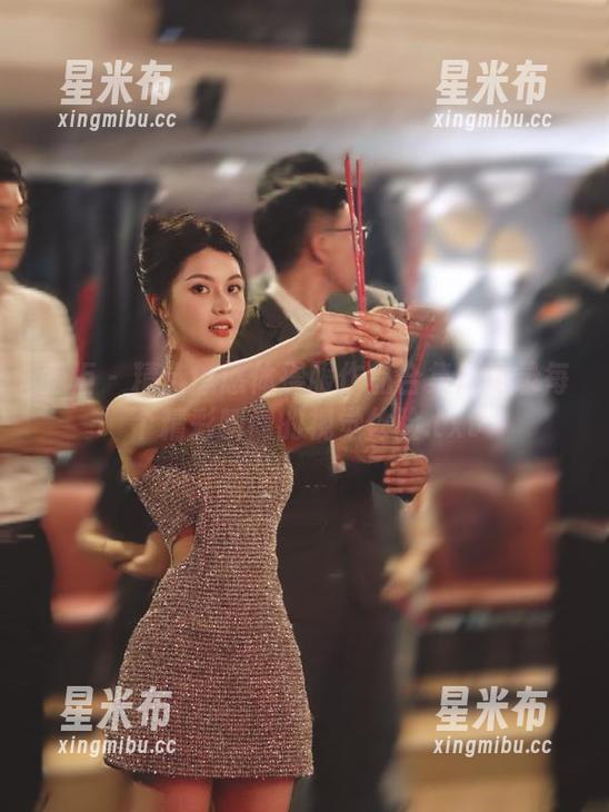 丽柜 - 精选悠悠体操服作品合集：记录每个精彩瞬间的视觉体验.txt