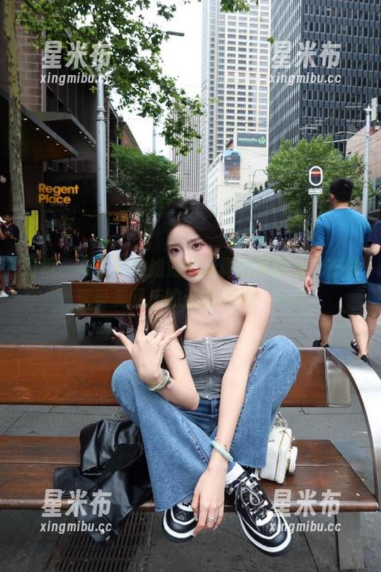丽柜-王炜炜 丽柜 - 与王炜炜姐姐的写真图集同行,在线享受美丽后的无限遐想!.txt
