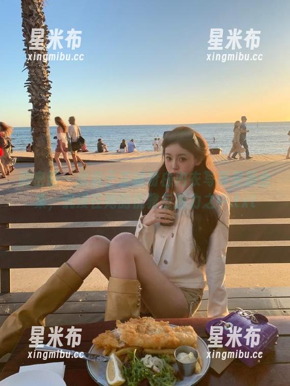 微密圈 - 欣赏于芷晴粉白内衣写真更新合集，沉浸在她的优雅与魅力之中.txt