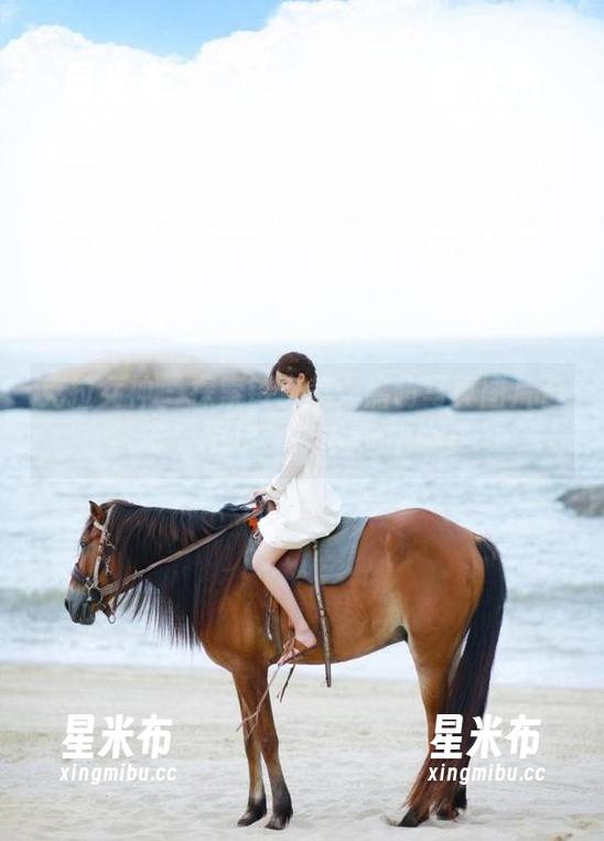 克拉女神-嘉萌 克拉女神 - 探索镂空美:嘉萌写真图片合集,沉浸于艺术氛围.txt