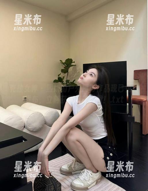 克拉女神 - 熙妍的户外摄影作品现已免费发布，立刻获取精美原图！.txt