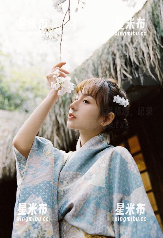 克拉女神 - 百琳制服写真作品精选，记录下她的每一瞬间及风采.txt