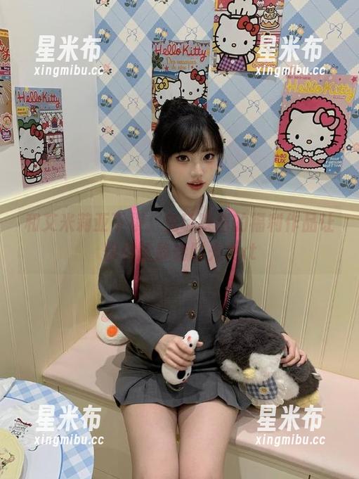 和艾米莉亚下棋，兔玩映画的福利作品让你体验静谧时光.txt