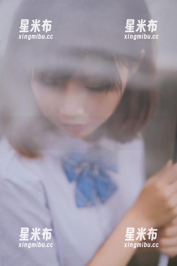 初夏女神 - 柒柒美腿写真作品揭晓，原图背后隐藏的艺术魅力.txt