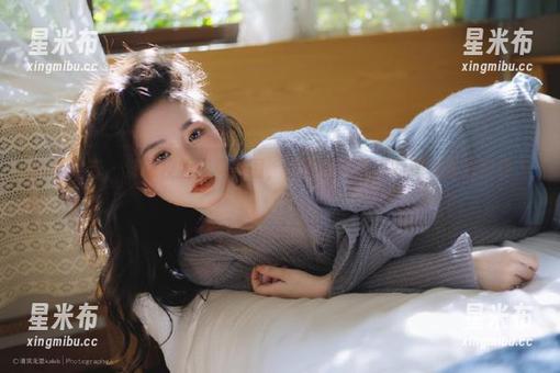 南国足艺-沫沫 南国足艺 - 沫沫校服写真美图,展现校园风采的绝美套图来袭.txt