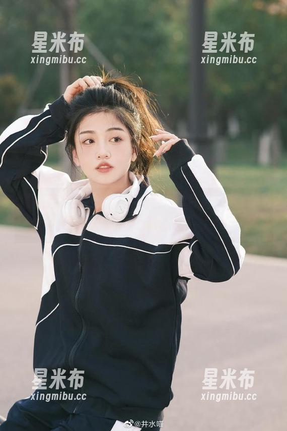 最新南鸽黑袜大片欣赏：图片记录下的不只是黑袜，还有心动！.txt