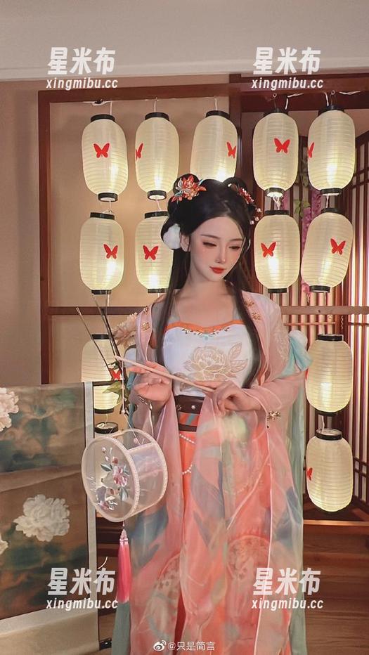 原图揭秘：只是简言校服写真里的青春故事与迷人瞬间.txt