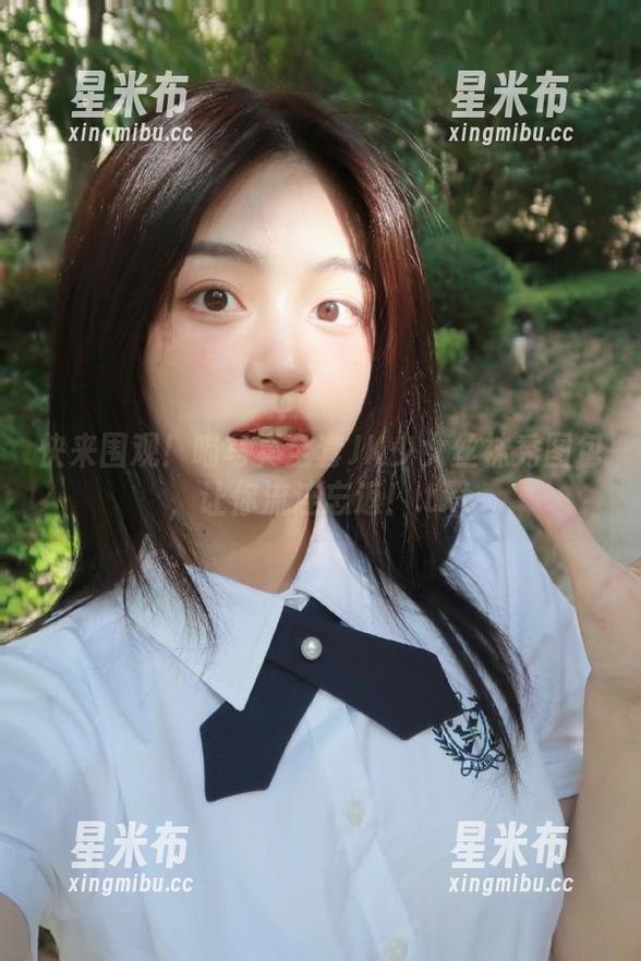 快来围观！喵写真全套JK少女丝袜秀图包，让你流连忘返！.txt