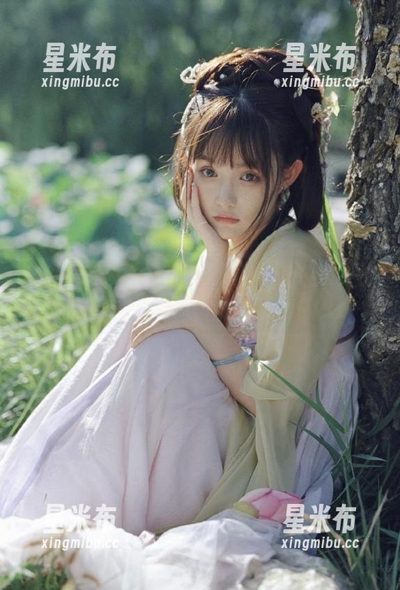 喵写真呈现：在球场上演绎黑丝校服，在线获取充满活力的精彩图片！.txt