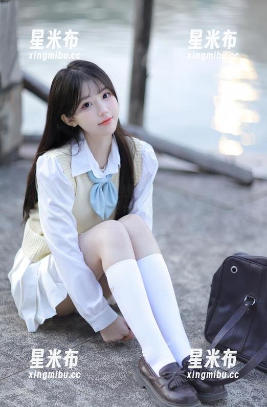 喵糖映画的高清在线写真《肥宅少女》，让每一幕都充满生活的趣味与活力！.txt