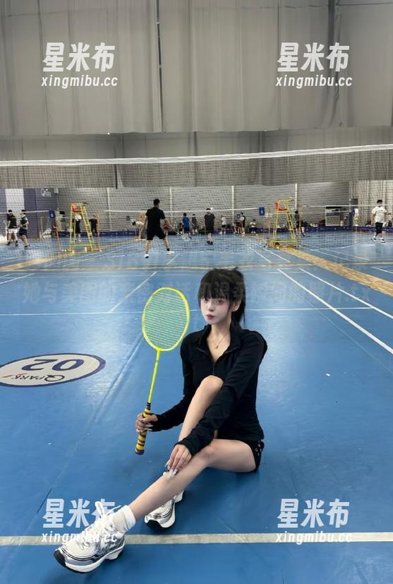 嗲囡囡 - SiByl李思宁毛衣写真集：记录她与美图的亲密对话和温柔瞬间的照片.txt