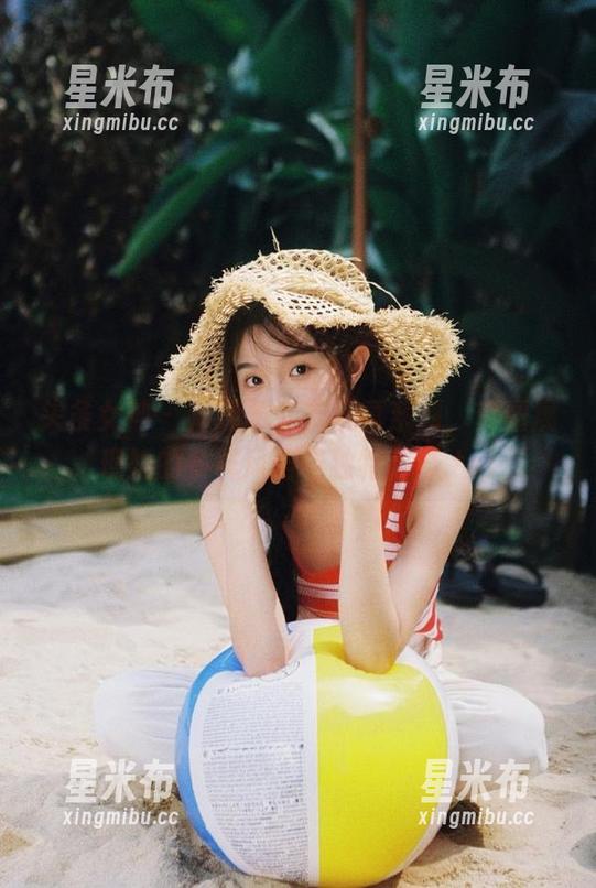 头条女神 - 刘瑾希女友写真系列，套图展现她的多样风格与独特韵味.txt