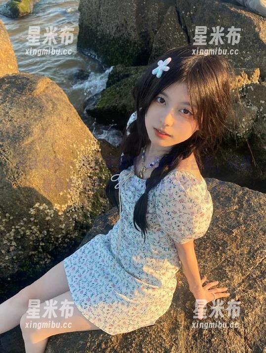 头条女神 - 最新李梓熙透明写真合集，闪耀着青春光芒，令人心动不已！.txt