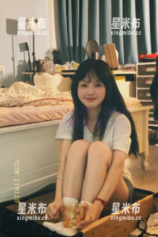 头条女神 - 网盘独家发布：李梓熙花仙子写真合集，带你领略清新自然之美！.txt