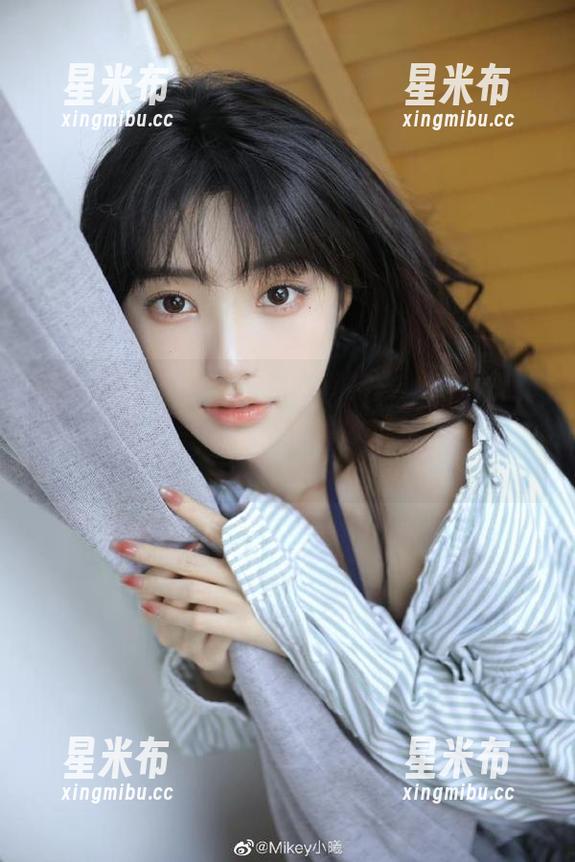 微密圈 - 与奔跑的晶骡儿共同挥洒瑜伽的光彩：原图与图集呈现精致优雅的瞬间！.txt