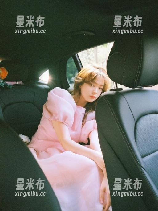 妖精视觉-vivi 妖精视觉 - 在vivi的透明私拍图集中,捕捉那些闪烁的灵动瞬间!.txt