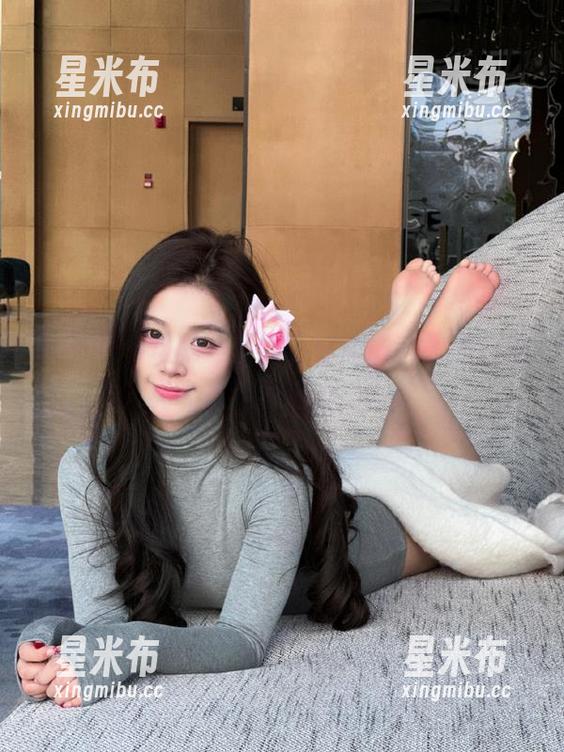 微密圈 - 这就是宸大小姐的最新图册，油亮姿态引发热议！.txt