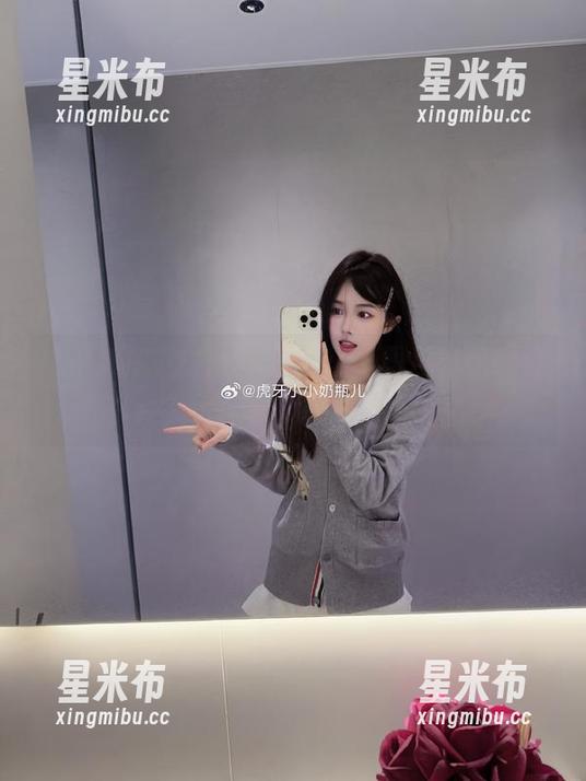 小小奶瓶儿的纯欲吊带写真图包，记录青春的清纯瞬间.txt